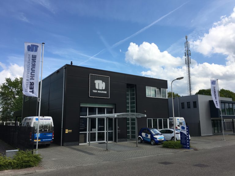 Voorgevel van de showroom van Ter Huurne BV